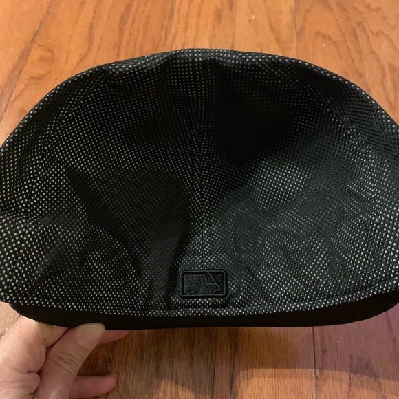 LA reflective fitted 7 1/2 black - Picture 3 of 4